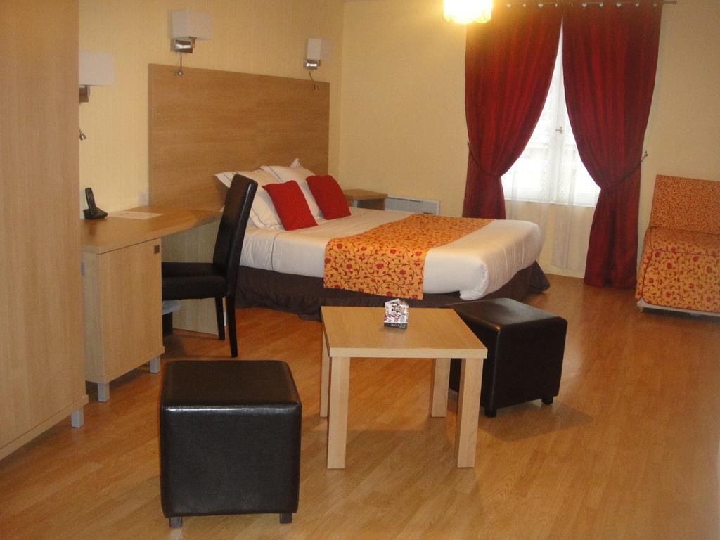 Hotel L' Ecu Montbard Zimmer foto